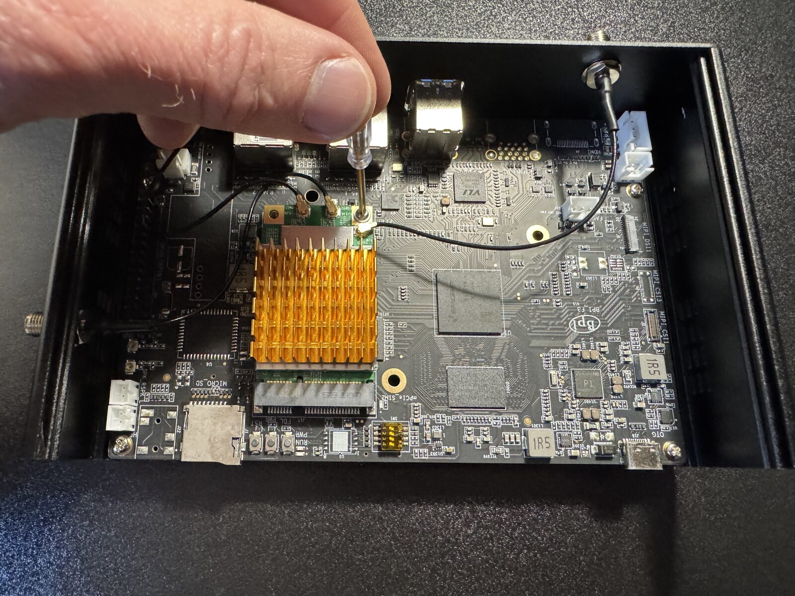 Screwing the module down